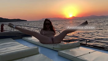 Blonde Exhibitionist Goes All In: Masturbates in Public on Boat Party XXX Clip